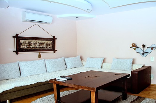 Очень дешевая квартира в аренду в Кишиневе: 2 комнаты, 1 спальня, 49 m²