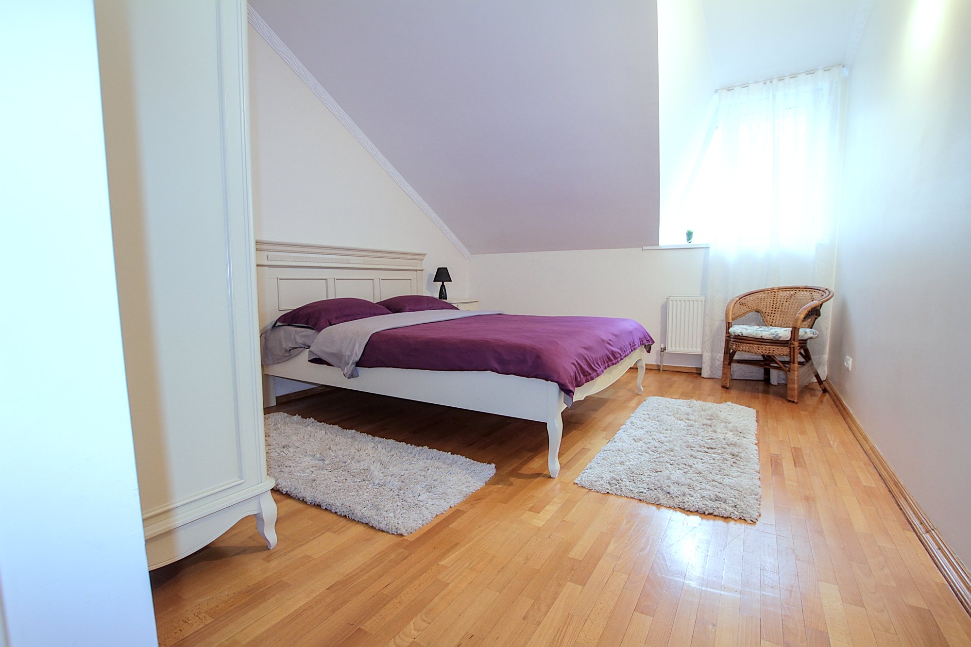 Large Central Apartment is a 3 rooms apartment for rent in Chisinau, Moldova