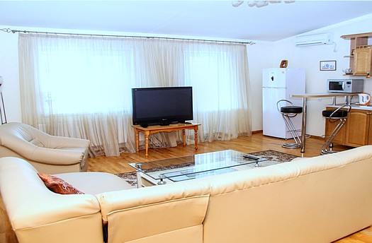 Rent apartment in Chisinau center with terrace: 3 rooms, 2 bedrooms, 67 m²