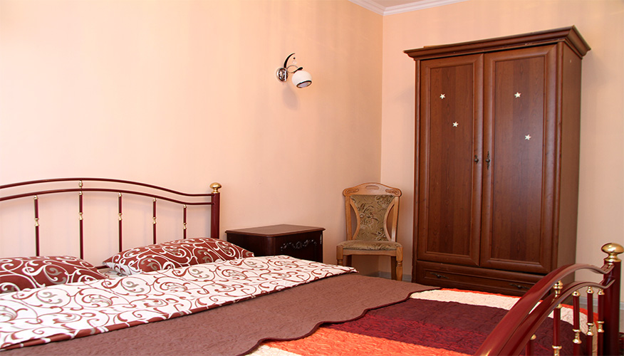 Chirie apartament ieftin la mansarda in Chisinau: 2 camere, 1 dormitor, 43 m²