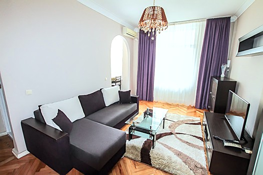 Сдается квартира в Кишиневе на главном бульваре: 2 комнаты, 1 спальня, 53 m²